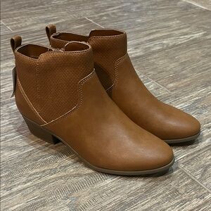 Arizona Jean Company Brown “Cognac” Ankle Booties Size 7.5 NWT